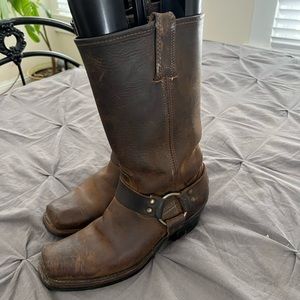 Frye Harness 12R boots